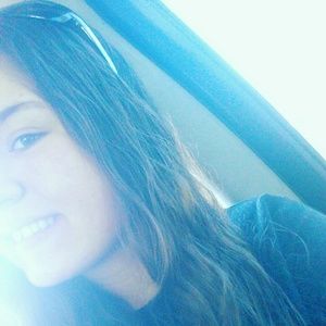 Meet your Posher, Caitlin